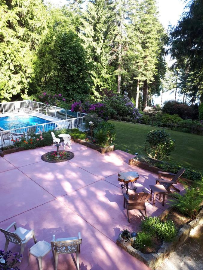 Caprice Bed & Breakfast Roberts Creek ภายนอก รูปภาพ