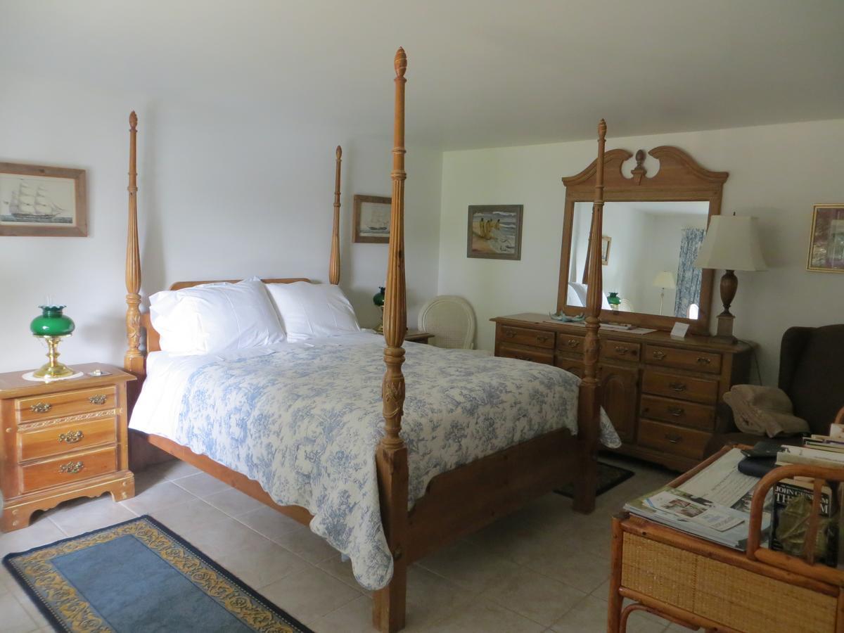 Caprice Bed & Breakfast Roberts Creek ภายนอก รูปภาพ