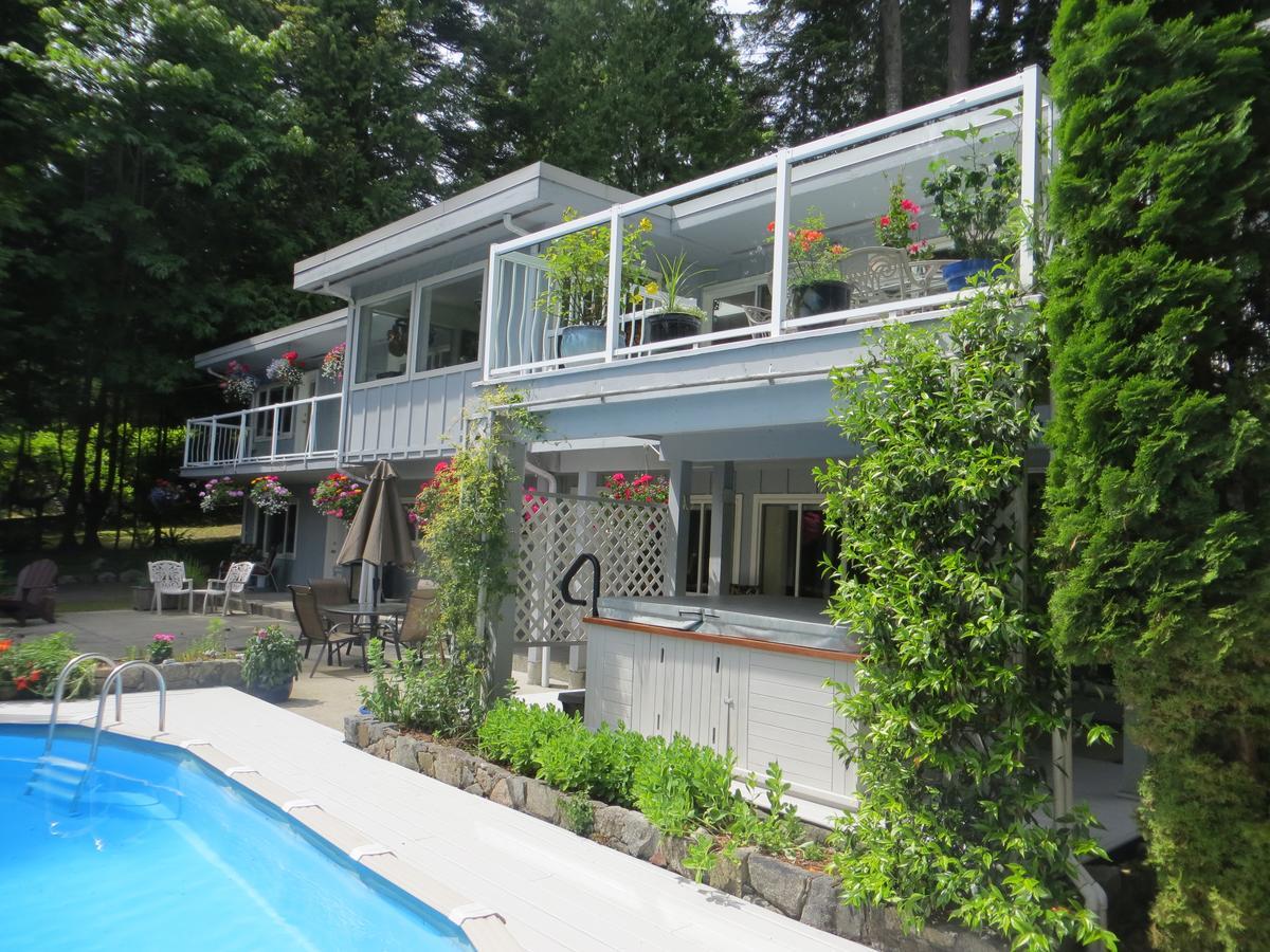 Caprice Bed & Breakfast Roberts Creek ภายนอก รูปภาพ