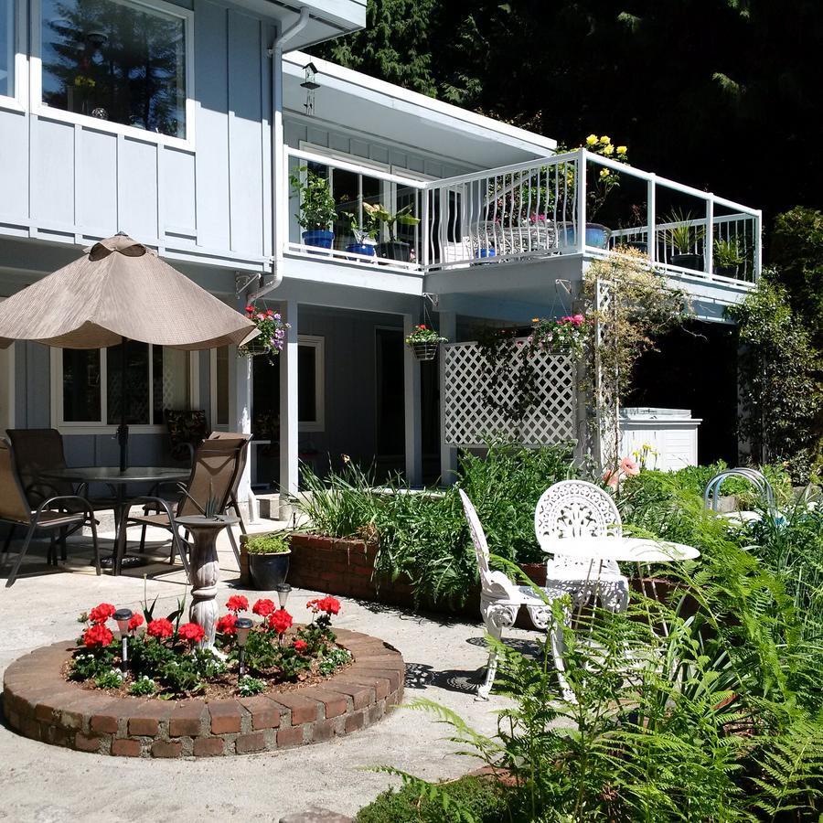 Caprice Bed & Breakfast Roberts Creek ภายนอก รูปภาพ
