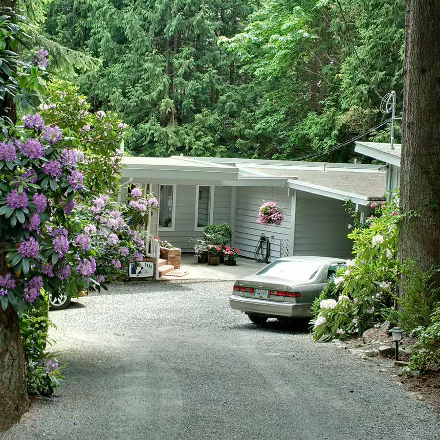 Caprice Bed & Breakfast Roberts Creek ภายนอก รูปภาพ
