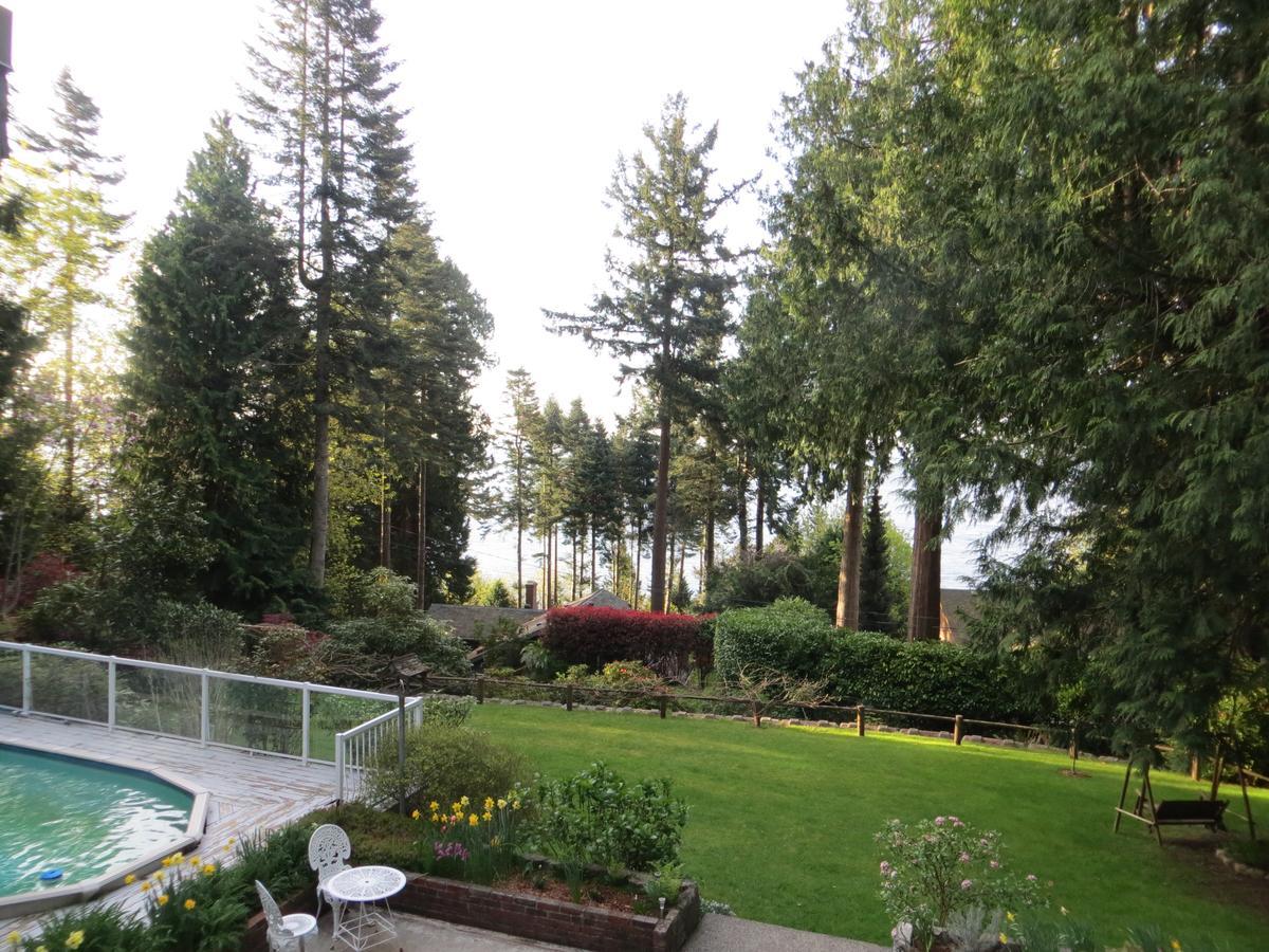 Caprice Bed & Breakfast Roberts Creek ภายนอก รูปภาพ